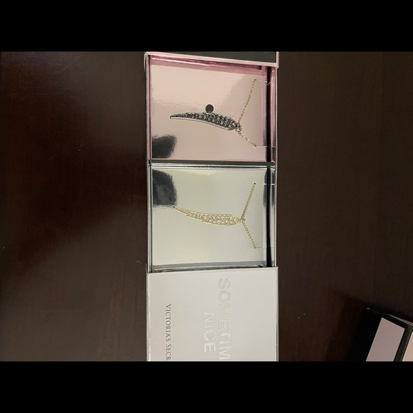 Assortments new VS and PINK TOTES - Picture 3 of 15